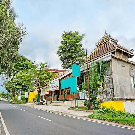 Oyo 92215 Ampiran Bromo Syariah Hotel Malang Exterior photo